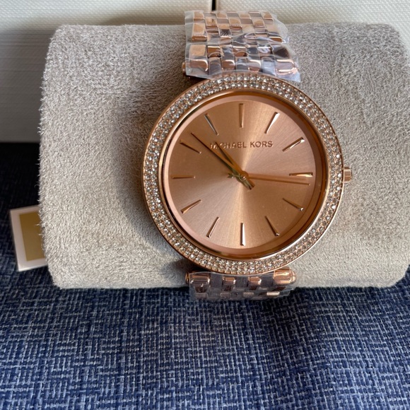 Michael Kors
Women's Darci Rose Gold-Tone Stainless Steel Bracelet Watch - Picture 3 of 5